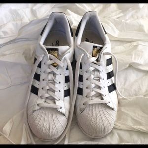 Adidas superstar sneakers 8.5
